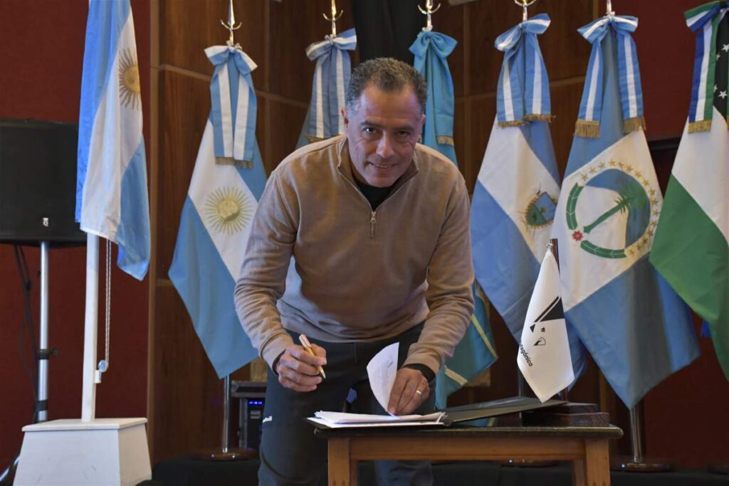 Eugenio Quiroga tratamiento de diversas iniciativas presentadas en el Parlamento Patagónico en Santa Cruz